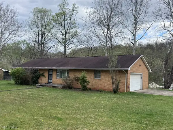 34 Chris Street, Belpre, OH 45714