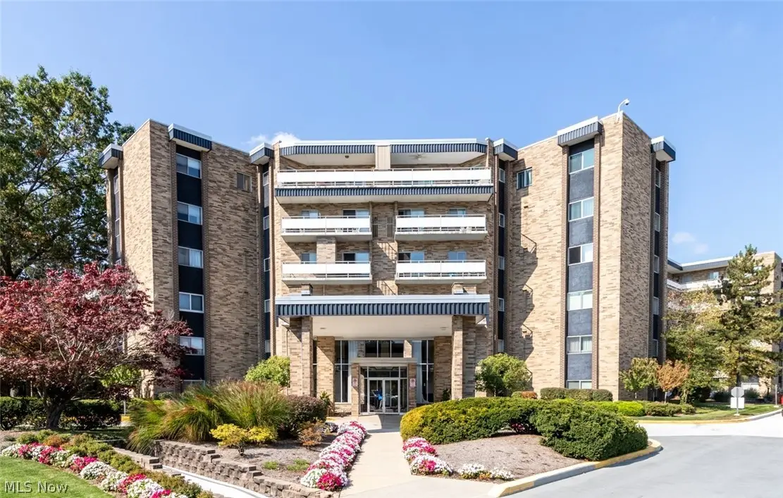 2112 Acacia Park Drive #322, Lyndhurst, OH 44124 - #1