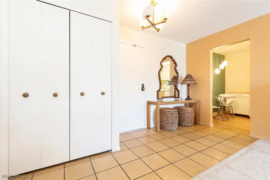 2112 Acacia Park Drive #322, Lyndhurst, OH 44124 - #2