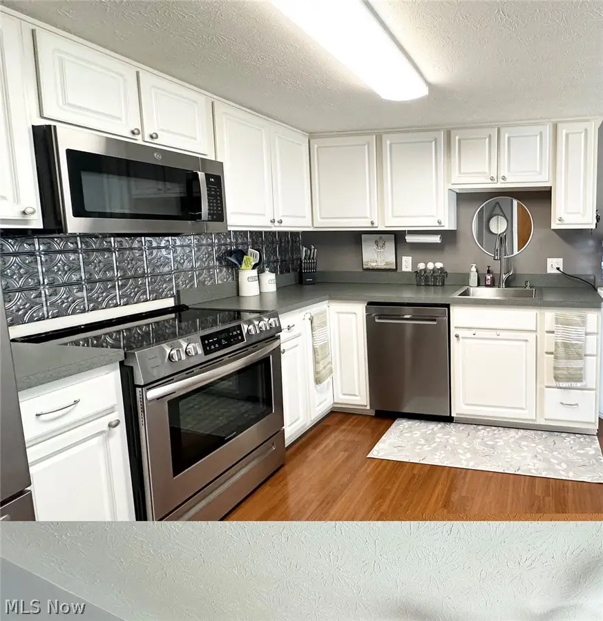 6960 S Parkway Drive, Middleburg Heights, OH 44130 - #2