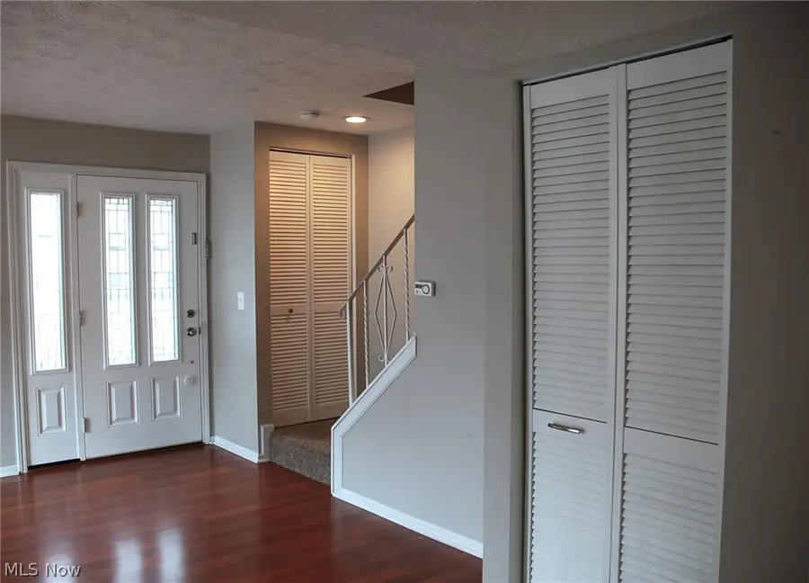 8867 Holly Lane, Olmsted Falls, OH 44138 - #3