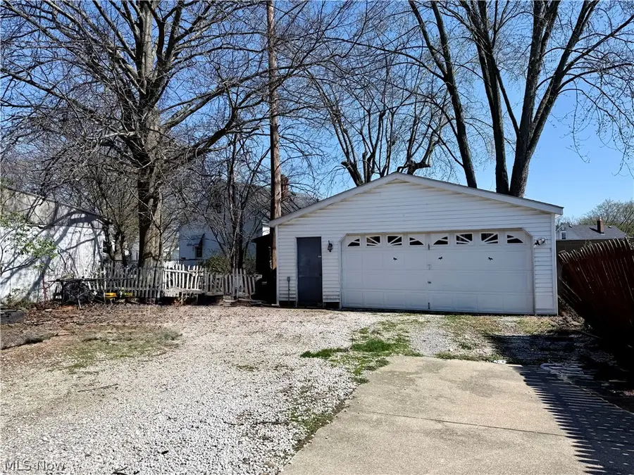 677 Eastland Avenue, Akron, OH 44305 - #3