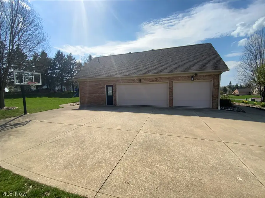 6922 Thornwood Nw Street, Canton, OH 44718 - #2