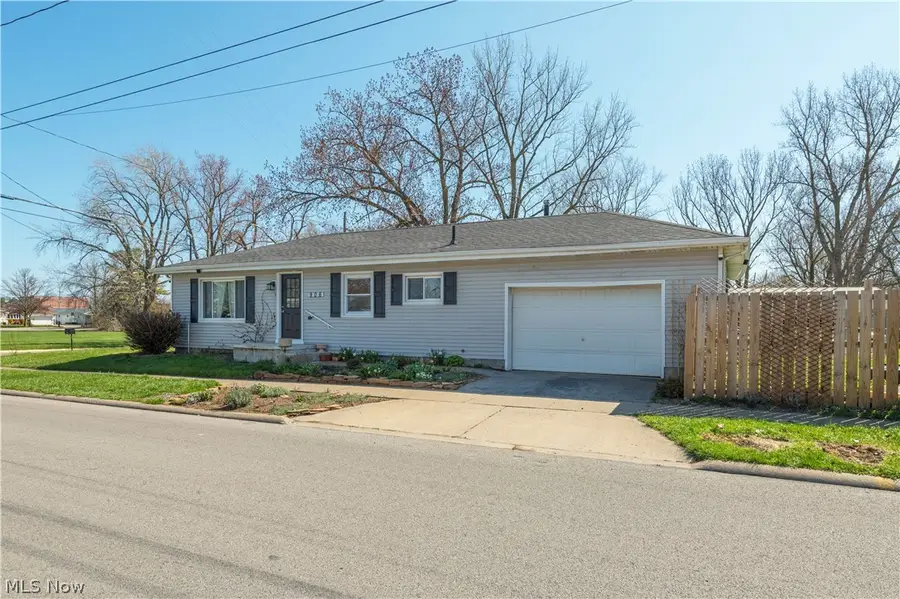 906 E Farwell Street, Sandusky, OH 44870 - #3