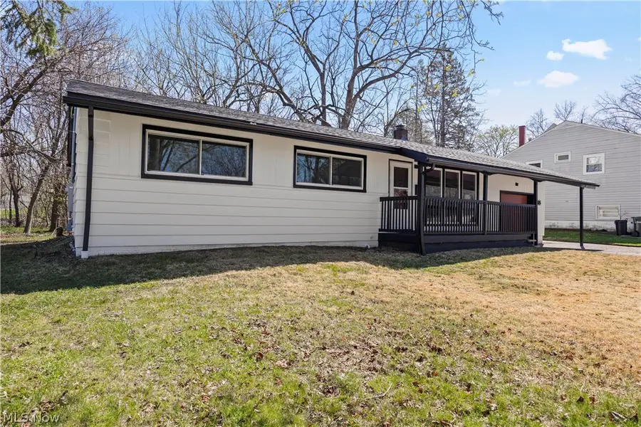 105 N Woodhill Drive, Amherst, OH 44001 - #2