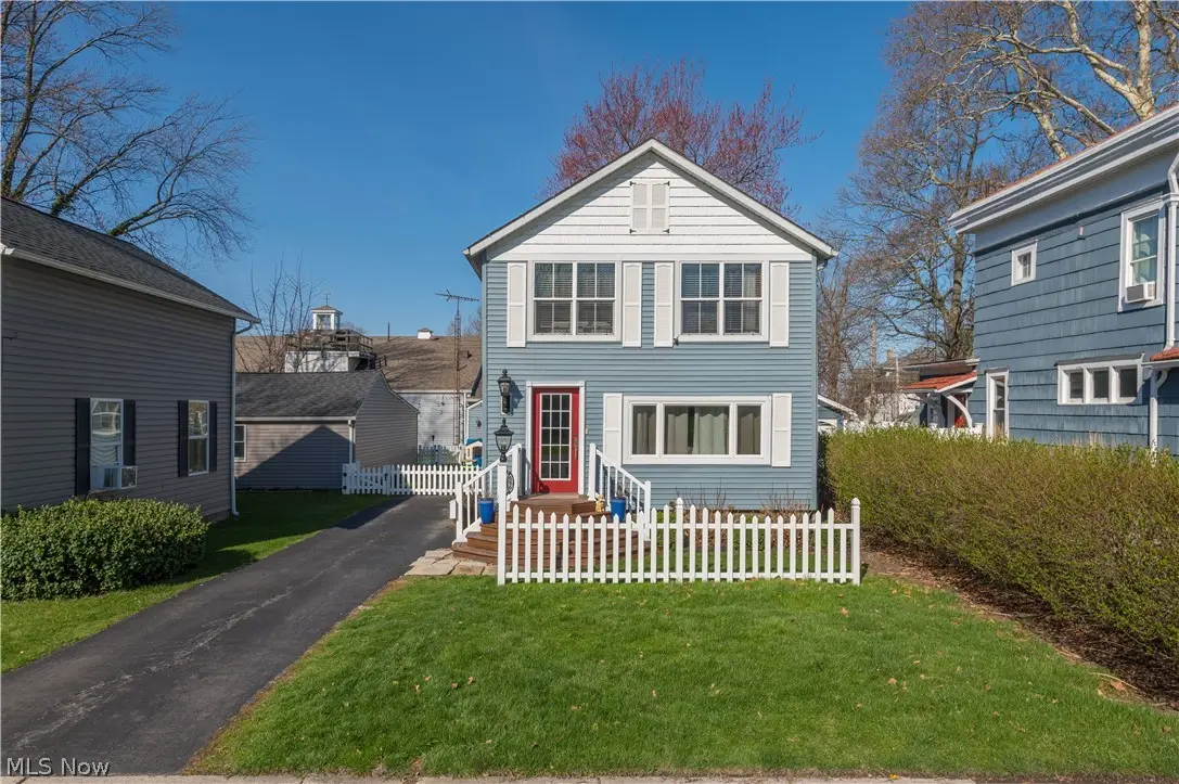 686 Perry Street, Vermilion, OH 44089 - #1