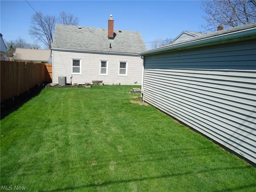 318 Van Buren Avenue, Cuyahoga Falls, OH 44221 - #3
