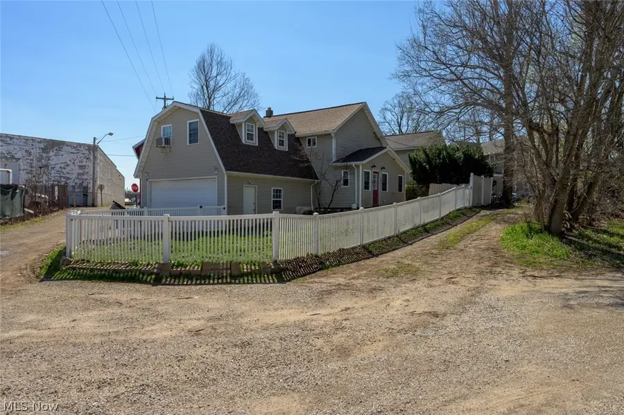 204 S Prospect Avenue, Hartville, OH 44632 - #3