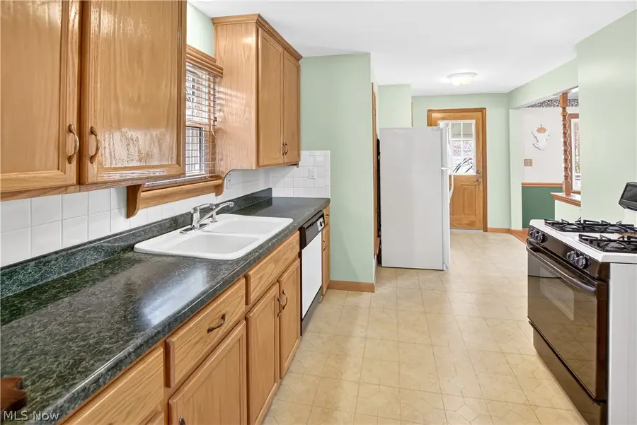 10004 Manoa Avenue, Brooklyn, OH 44144 - #3