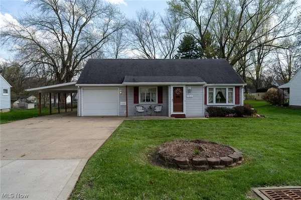 404 Heatherwood Sw Street, North Canton, OH 44720