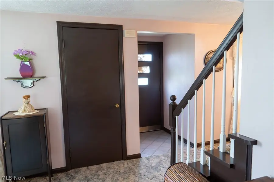 404 Heatherwood Sw Street, North Canton, OH 44720 - #3