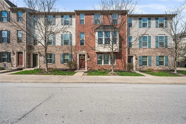 1410 Hopkins Avenue, Lakewood, OH 44107