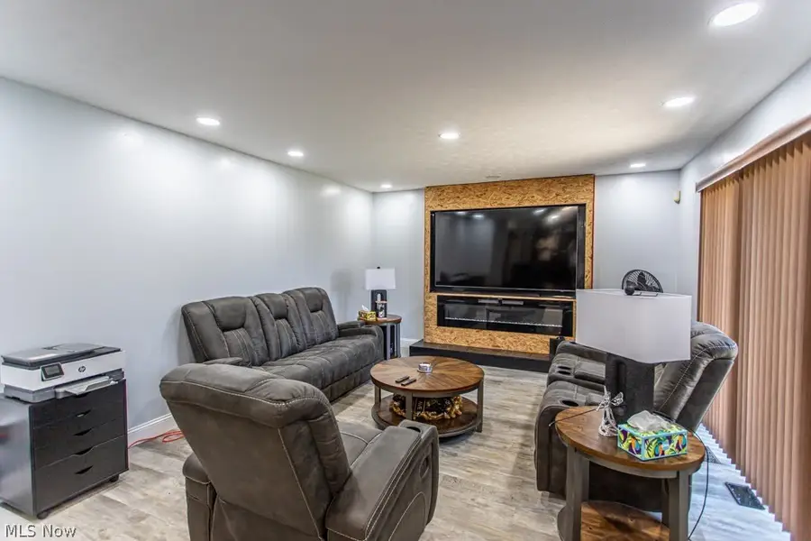 900 Mcarthur Drive, Girard, OH 44420 - #3