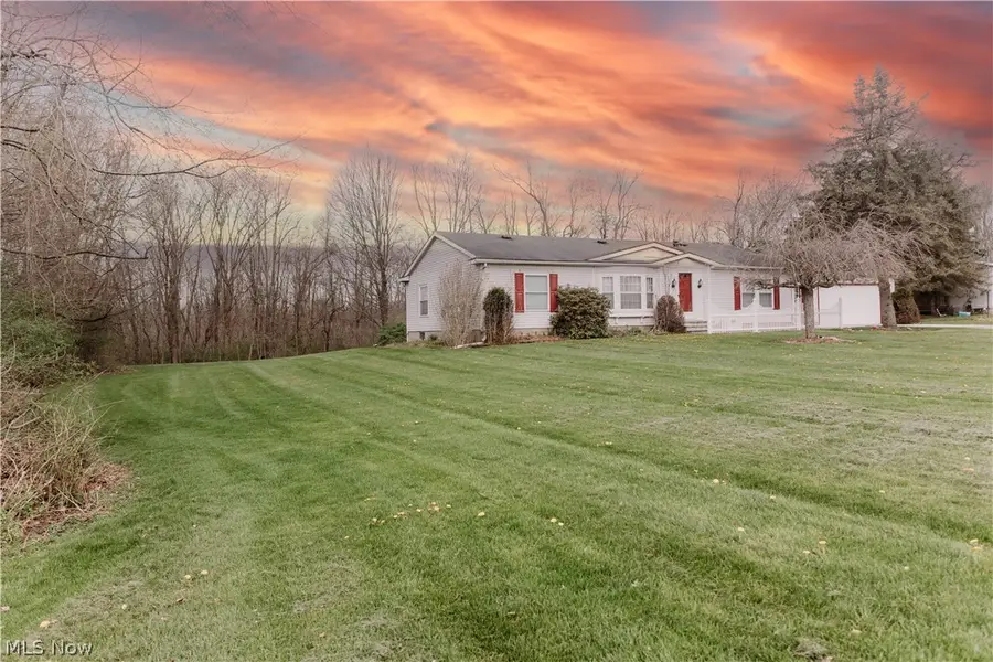 3995 Victory Avenue, Louisville, OH 44641 - #3