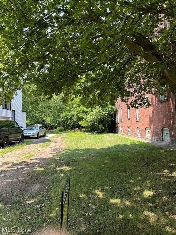 2200 E 100th Street, Cleveland, OH 44106