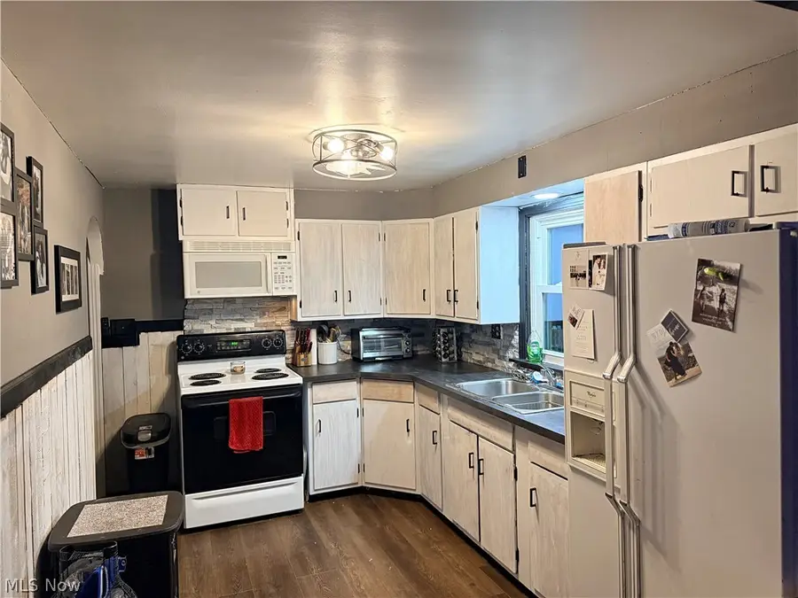 221 W Wood Street, Malvern, OH 44644 - #3