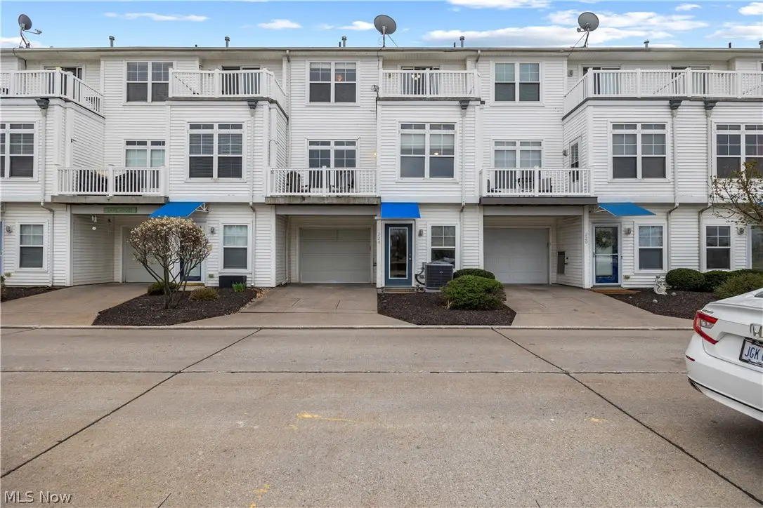 224 E Marina, Lorain, OH 44052 - #1