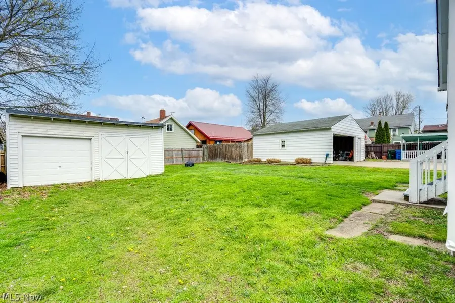 76 16th Nw Street, Barberton, OH 44203 - #3