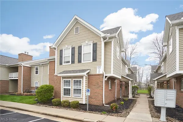 3324 Lenox Village Drive #121, Fairlawn, OH 44333