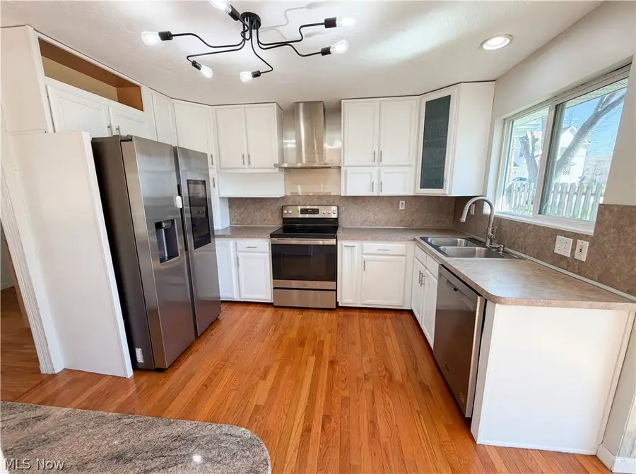 7049 Woodland Avenue, Chagrin Falls, OH 44023 - #2