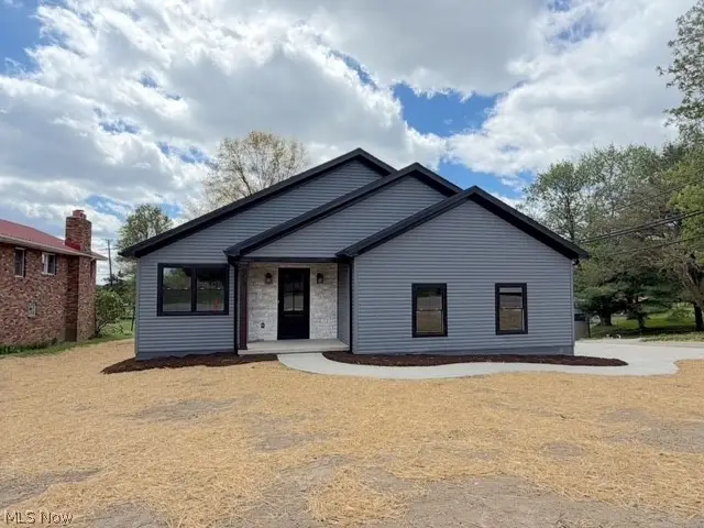 910 W Main Street, Sugarcreek, OH 44681 - #1