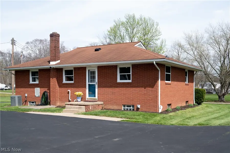 8345 Schubert N Avenue, Alliance, OH 44601 - #2