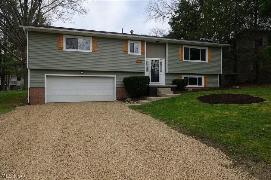 1708 Bruce Street, Canal Fulton, OH 44614 - #2