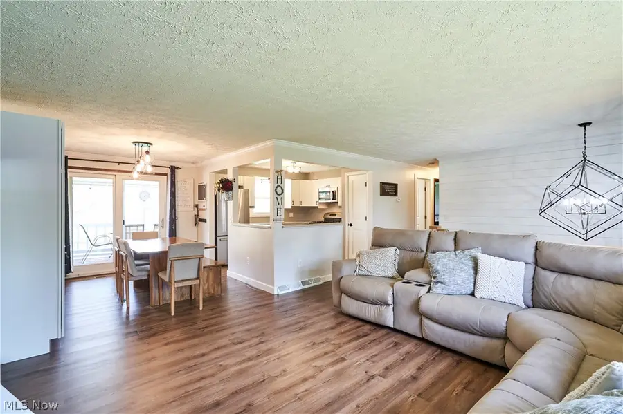 12036 Shoshone Nw Avenue, Uniontown, OH 44685 - #3