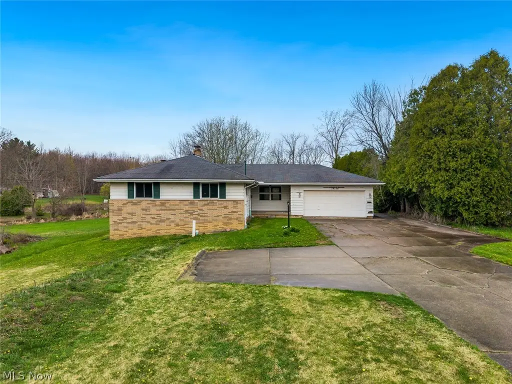 19156 Howe Road, Strongsville, OH 44136 - #1