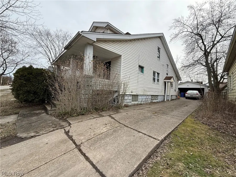 14202 Glendale Avenue, Cleveland, OH 44128 - #3