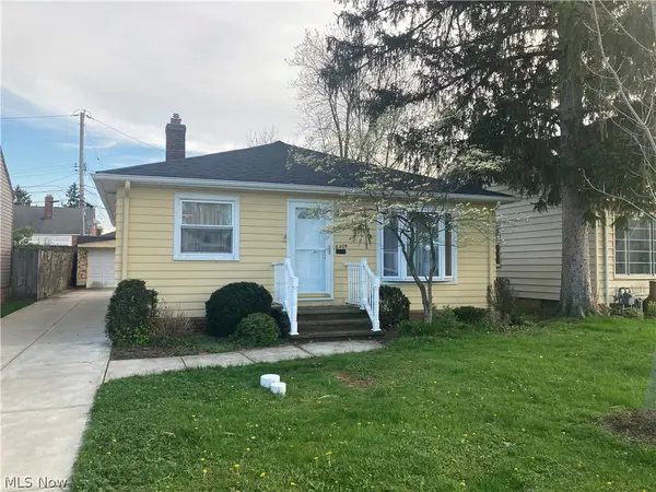 8409 Wainstead Drive, Parma, OH 44129