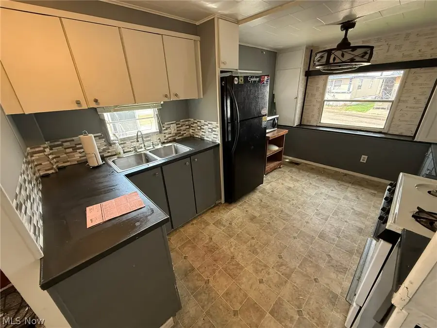 610 Karen Nw Avenue, New Philadelphia, OH 44663 - #2