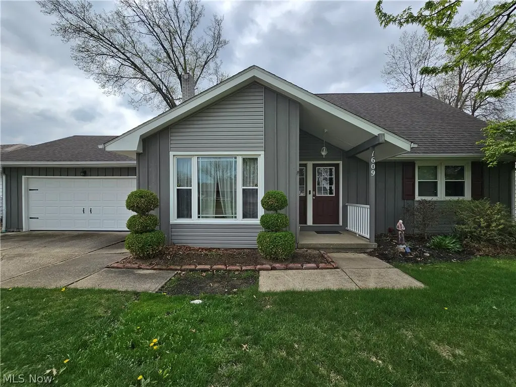 1609 W 37th Street, Lorain, OH 44053 - #1