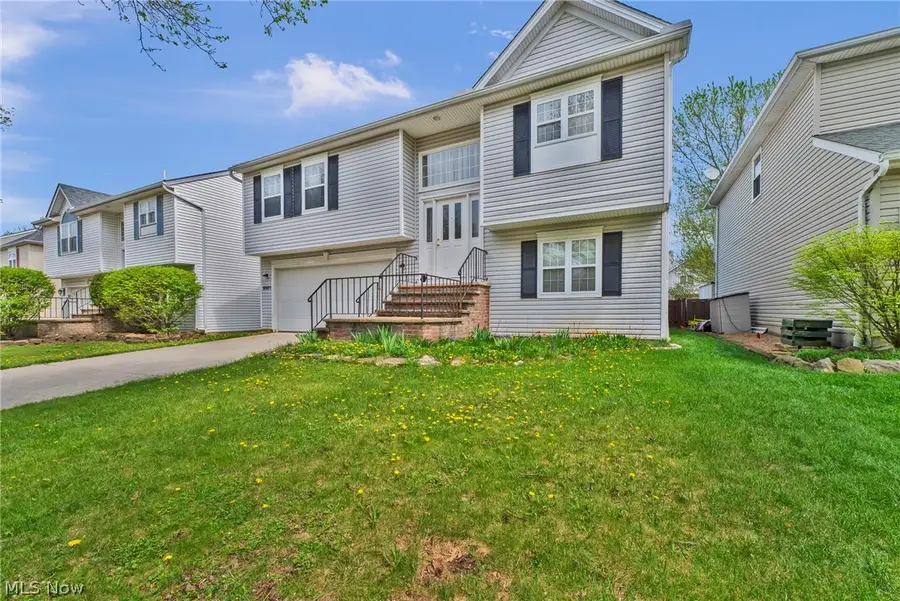 9561 Cyprus Lane, Olmsted Falls, OH 44138 - #2