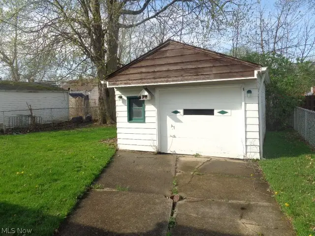 448 E 328th Street, Willowick, OH 44095 - #2