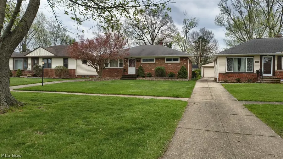 11531 Barrington Boulevard, Parma Heights, OH 44130 - #2