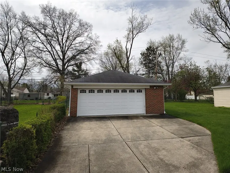 11531 Barrington Boulevard, Parma Heights, OH 44130 - #3