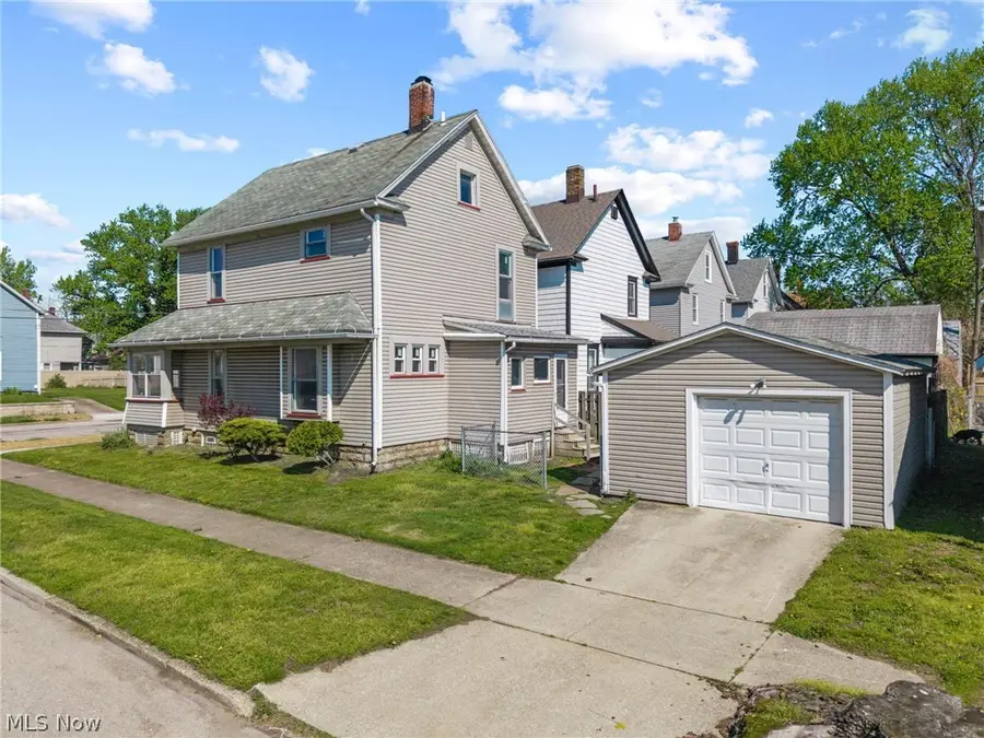 299 NW 5th Nw Street, Barberton, OH 44203 - #2