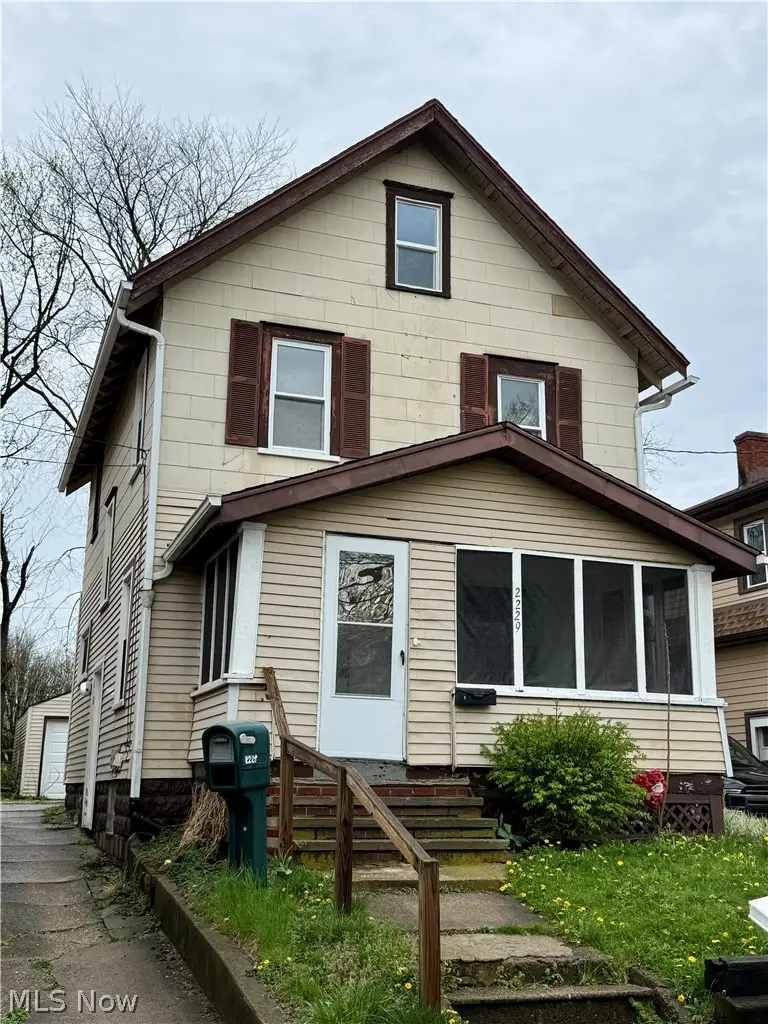 2229 25th Sw Street, Akron, OH 44314 - #1