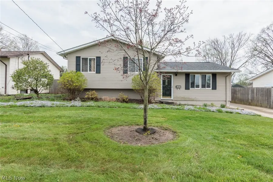 13515 Heatherwood Drive, Brook Park, OH 44142 - #2