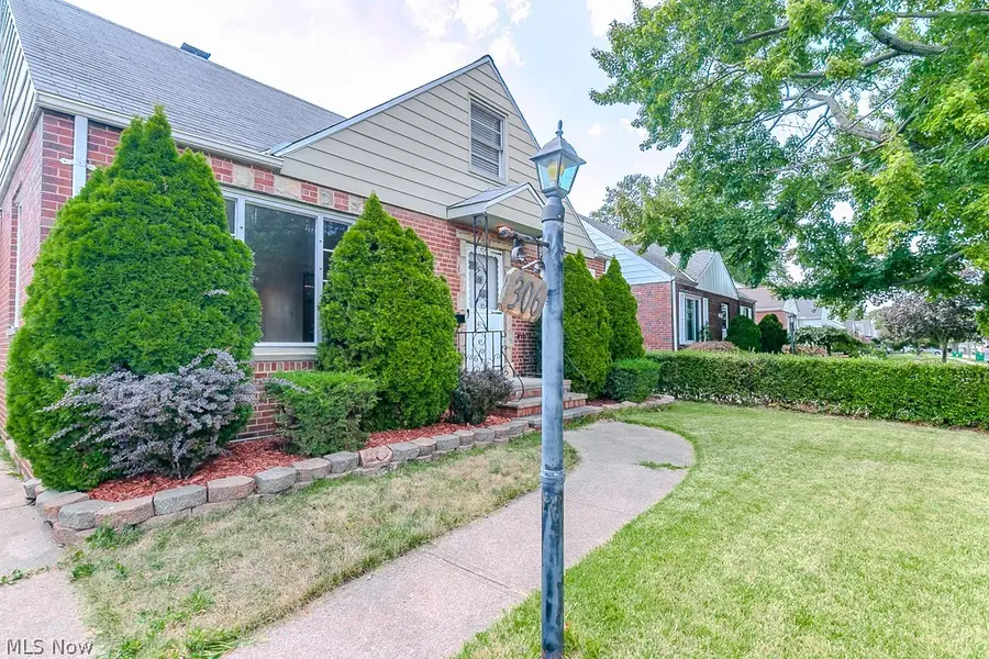 306 E 323rd Street, Willowick, OH 44095 - #3