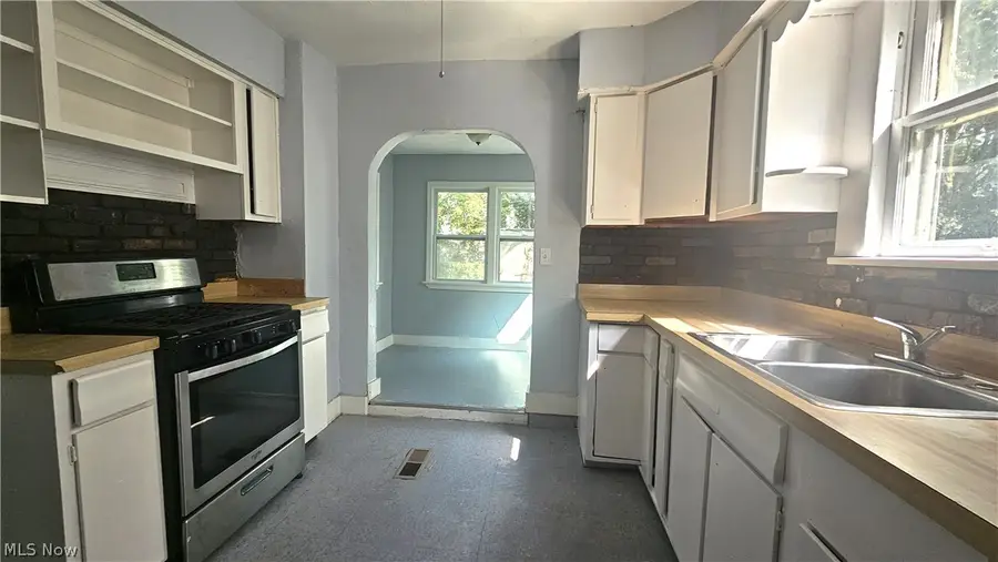 9910 Zimmer Avenue, Cleveland, OH 44102 - #3