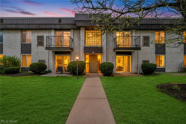 8583 N Akins Road #202, North Royalton, OH 44133