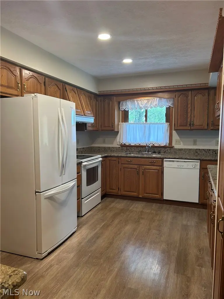 879 Valleyview Drive, Bellevue, OH 44811 - #3