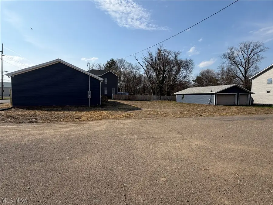 805 Lee Street, Zanesville, OH 43701 - #3