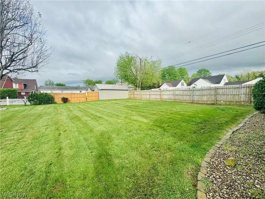 711 Victoria Avenue, Williamstown, WV 26187 - #3