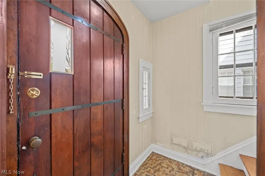 18427 Winslow Road, Shaker Heights, OH 44122 - #2