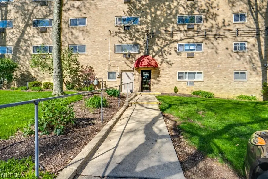 115 S Rocky River Drive #303, Berea, OH 44017 - #2