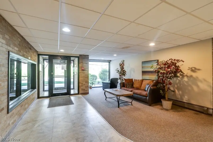 115 S Rocky River Drive #303, Berea, OH 44017 - #3