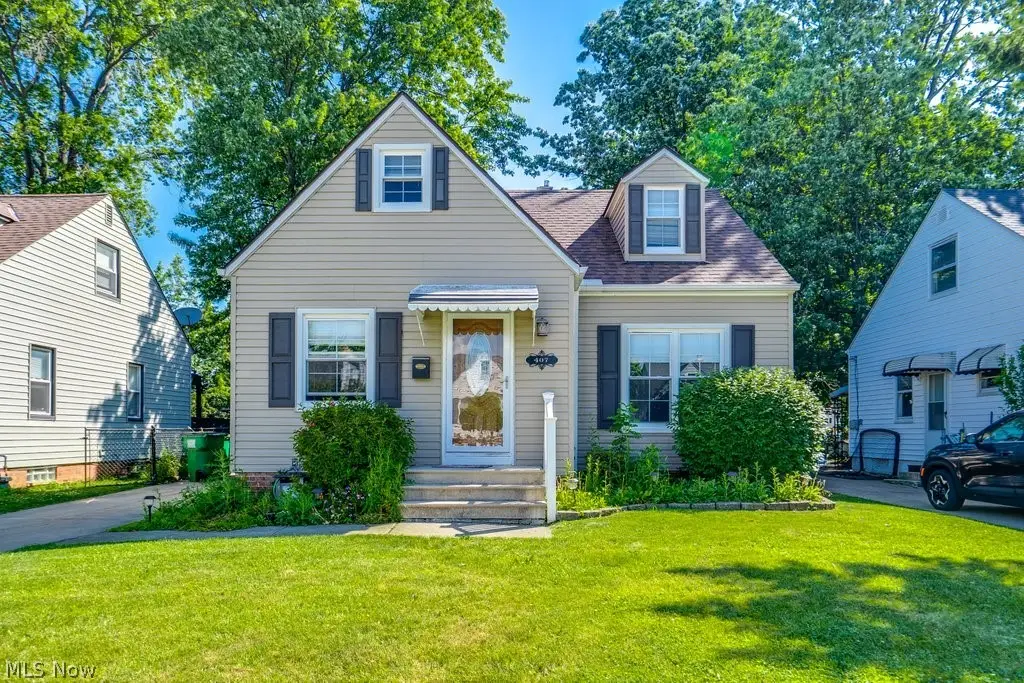 407 E 330th Street, Willowick, OH 44095 - #1
